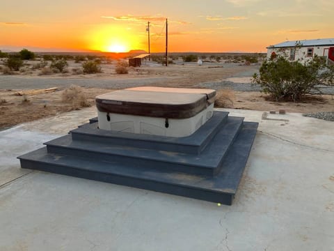 Bask in the hot tub in the middle of Mojave desert