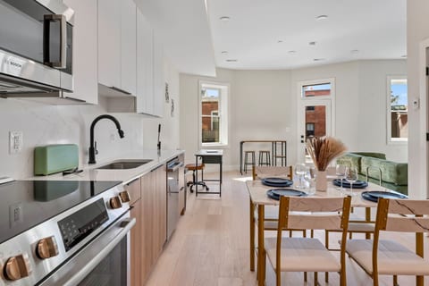 Gallery Flat by Dupont Circle Large patio & Grill