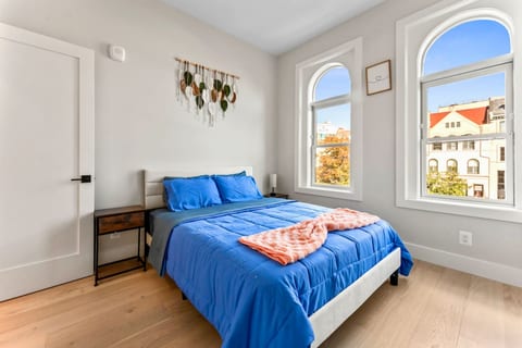 Gallery Flat by Dupont Circle Large patio & Grill