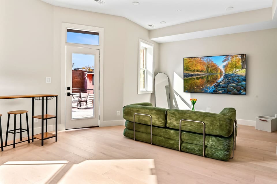 Gallery Flat by Dupont Circle Large patio & Grill - Washington