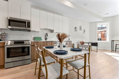 Gallery Flat by Dupont Circle Large patio & Grill