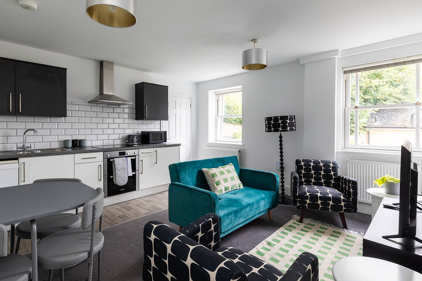 Old Farmhouse - Brand New Apartment - Free Parking - Central Bath