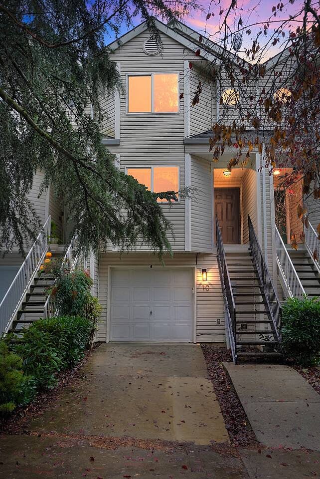 Walk-In Serenity 5 minwalk to MAX, Mall 205 with balcony - backyard - Portland