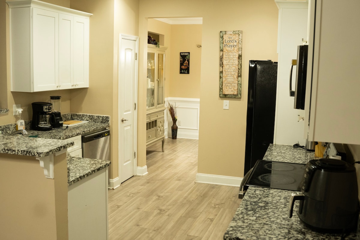 beautiful-six-bedroom-house-near-atlanta/