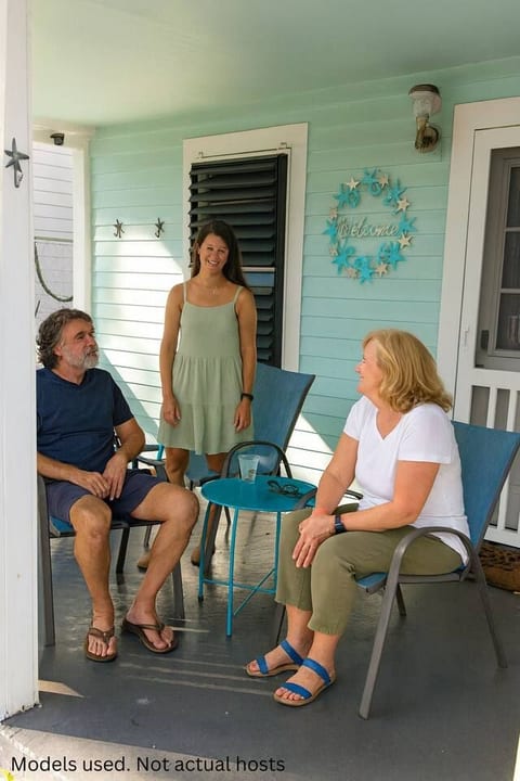 Cozy 2BR Duplex Close to Downtown & Beach/Sleeps 6