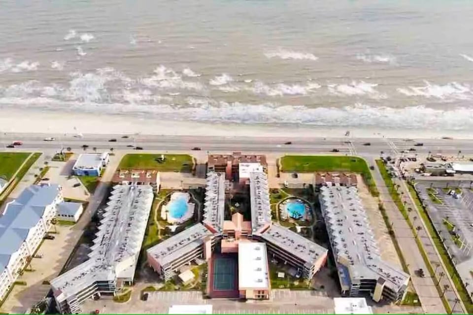 Gulf View Retreat | Pool | Walk 2 beach / Elevator - Galveston