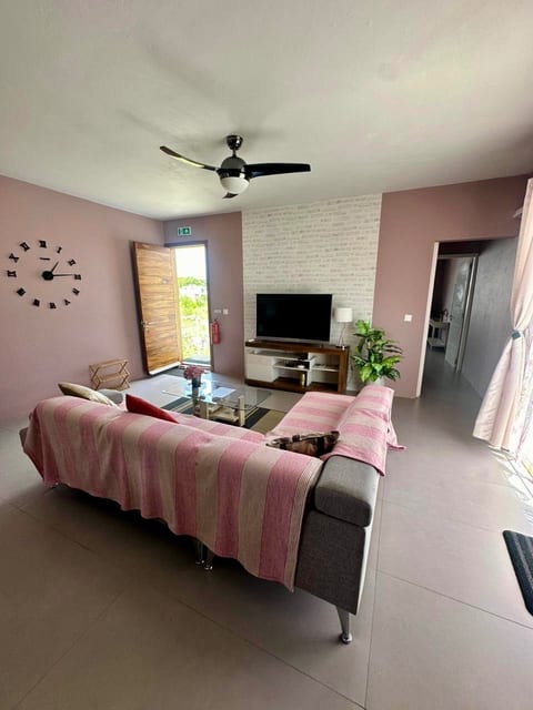 Cozy 1-Bed Apt in Mauritius – Terrace & Pool