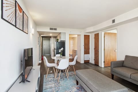 Cheap 30 day stays in great spot image 2