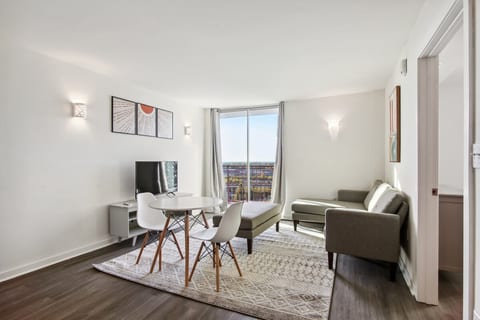 Cheap 30 day stays in great spot image 4