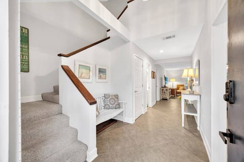 3 bdr, Easy Walk to Beach, Pickleball Tennis, Golf