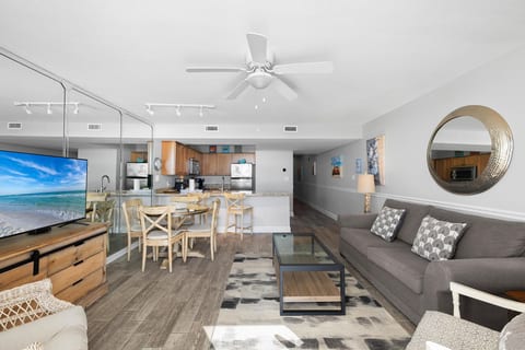 Pelican Beach 910