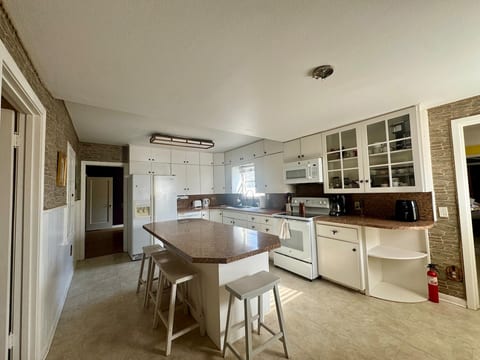 Brownfield Bluebird House- 6 room