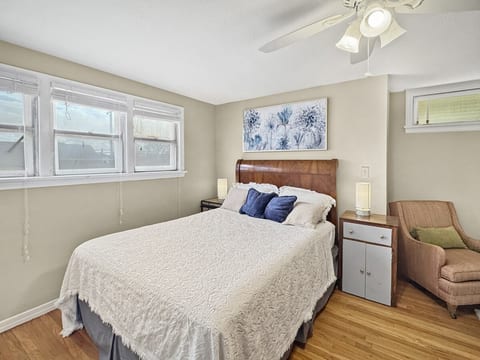 Brownfield Bluebird House- 6 room