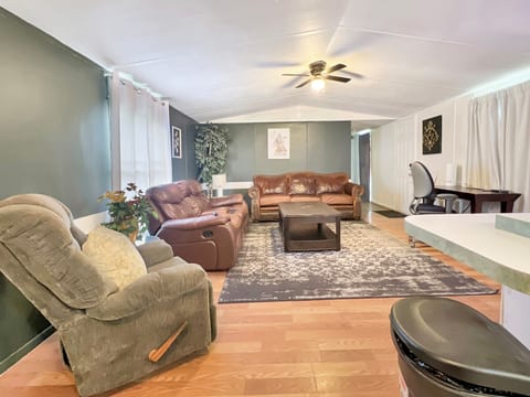 The Tatum Turnkey- 3 bed/1 futon image 3