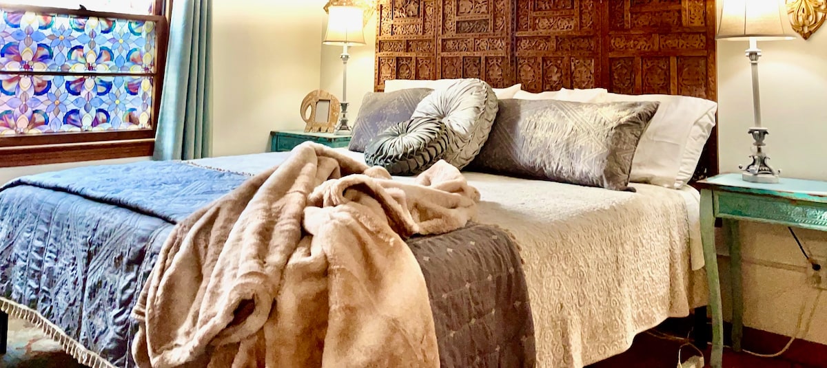 beautiful light and beautiful furnishings!