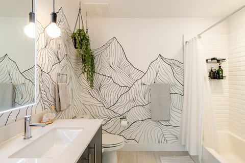 Downtown RiNo Brand New Modern Condo image 4