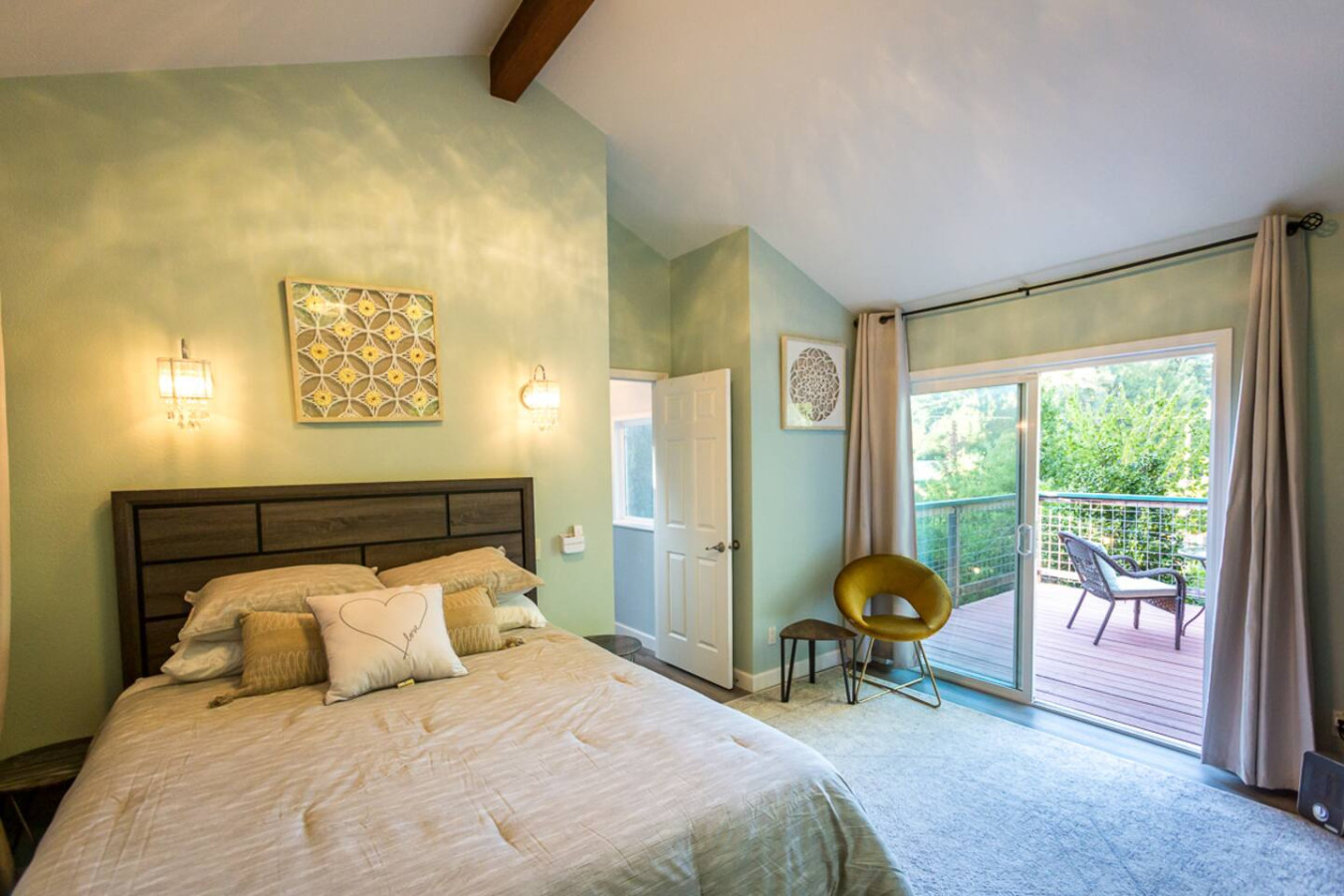 redwoods-getaway-w-decks-and-fenced-yard/