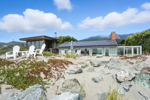 Beachfront haven w/ outdoor living space