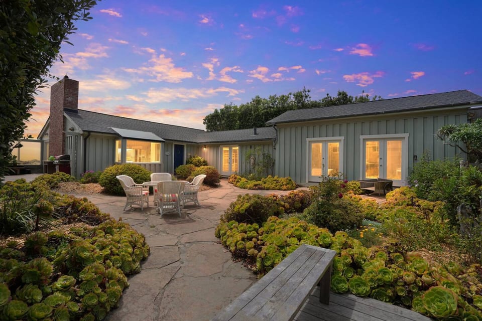 Beachfront haven w/ outdoor living space - Stinson Beach