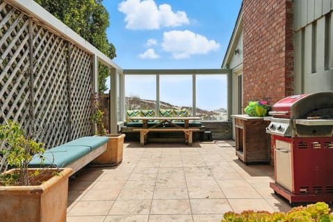 Beachfront haven w/ outdoor living space