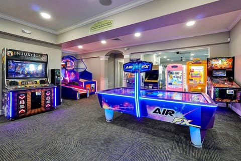 Townhouse near Disney w/ pool & game room