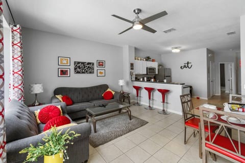 Townhouse near Disney w/ pool & game room