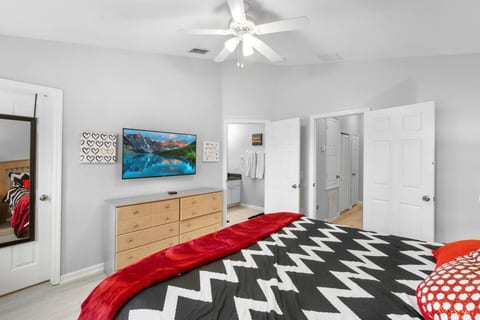 Townhouse near Disney w/ pool & game room