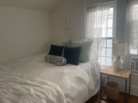 Charming Downtown Newport Rental