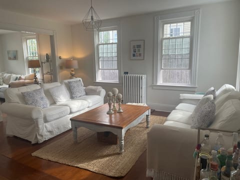 Charming Downtown Newport Rental
