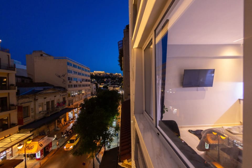 AcroView Right In The Center - Athens