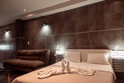 Parthenon Portrait Lux Apartment