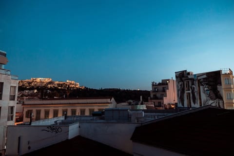 Parthenon Portrait Lux Apartment
