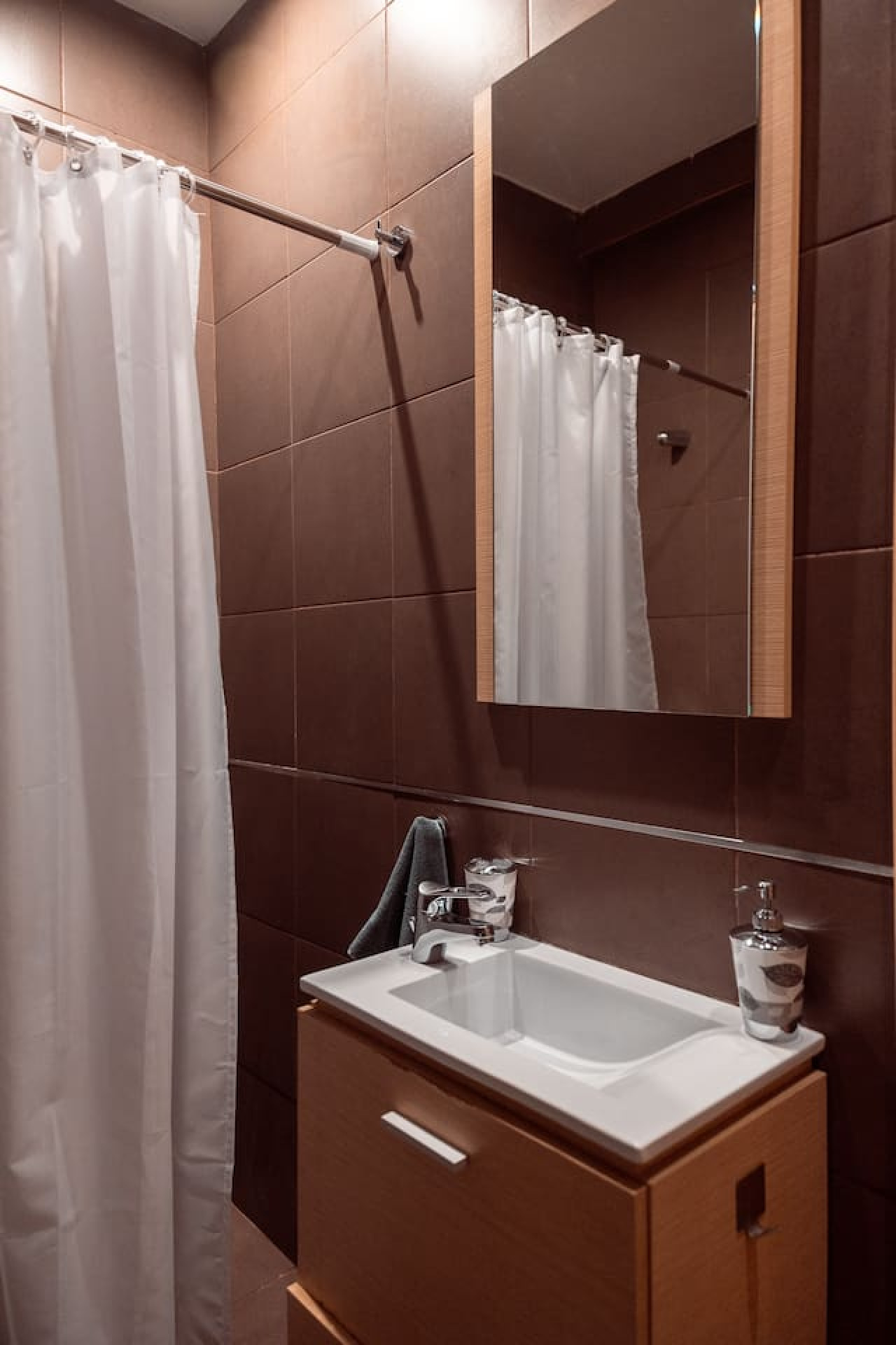 parthenon-portrait-lux-apartment/