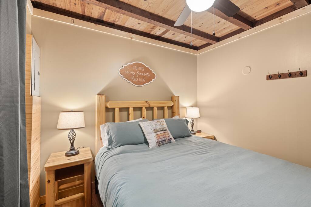 private-hocking-hills-3br-cabinhottub*firepit/