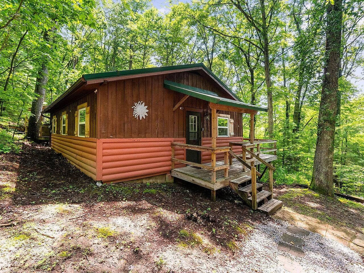 Peaceful Hocking Hills Cabin with Hot Tub & Lake