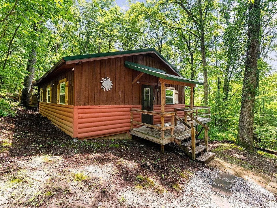 Peaceful Hocking Hills Cabin with Hot Tub & Lake - Rockbridge
