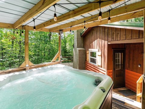 Peaceful Hocking Hills Cabin with Hot Tub & Lake