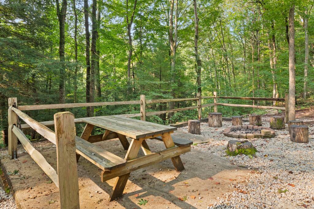 private-hocking-hills-3br-cabinhottub*firepit/