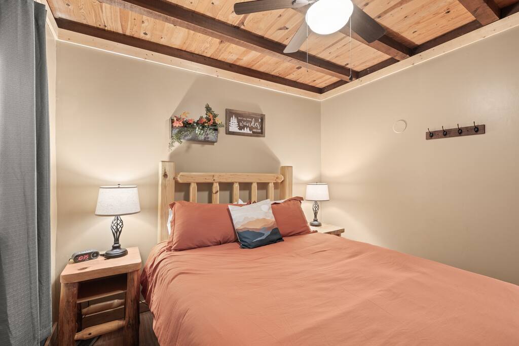 private-hocking-hills-3br-cabinhottub*firepit/