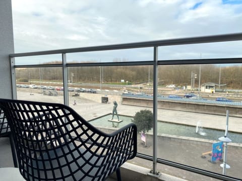Queen Mary 302 with balcony