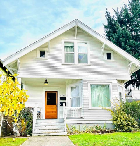 Beautiful Alberta Arts Farmhouse
