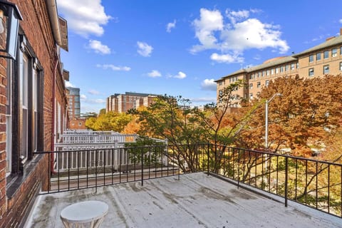 Spacious Baltimore Stay Near JHU• Deck & Parking