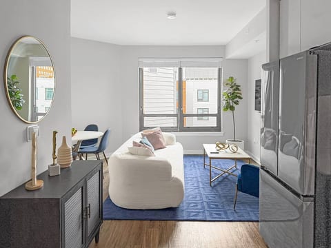 Chic & Cloudy 1BR | Arlington| Steps to Mall/Metro