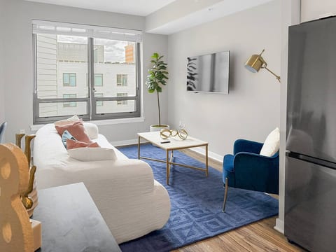 Chic & Cloudy 1BR | Arlington| Steps to Mall/Metro