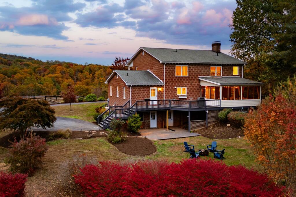 starwood-manorormountain-views*-game-room*-firepit/