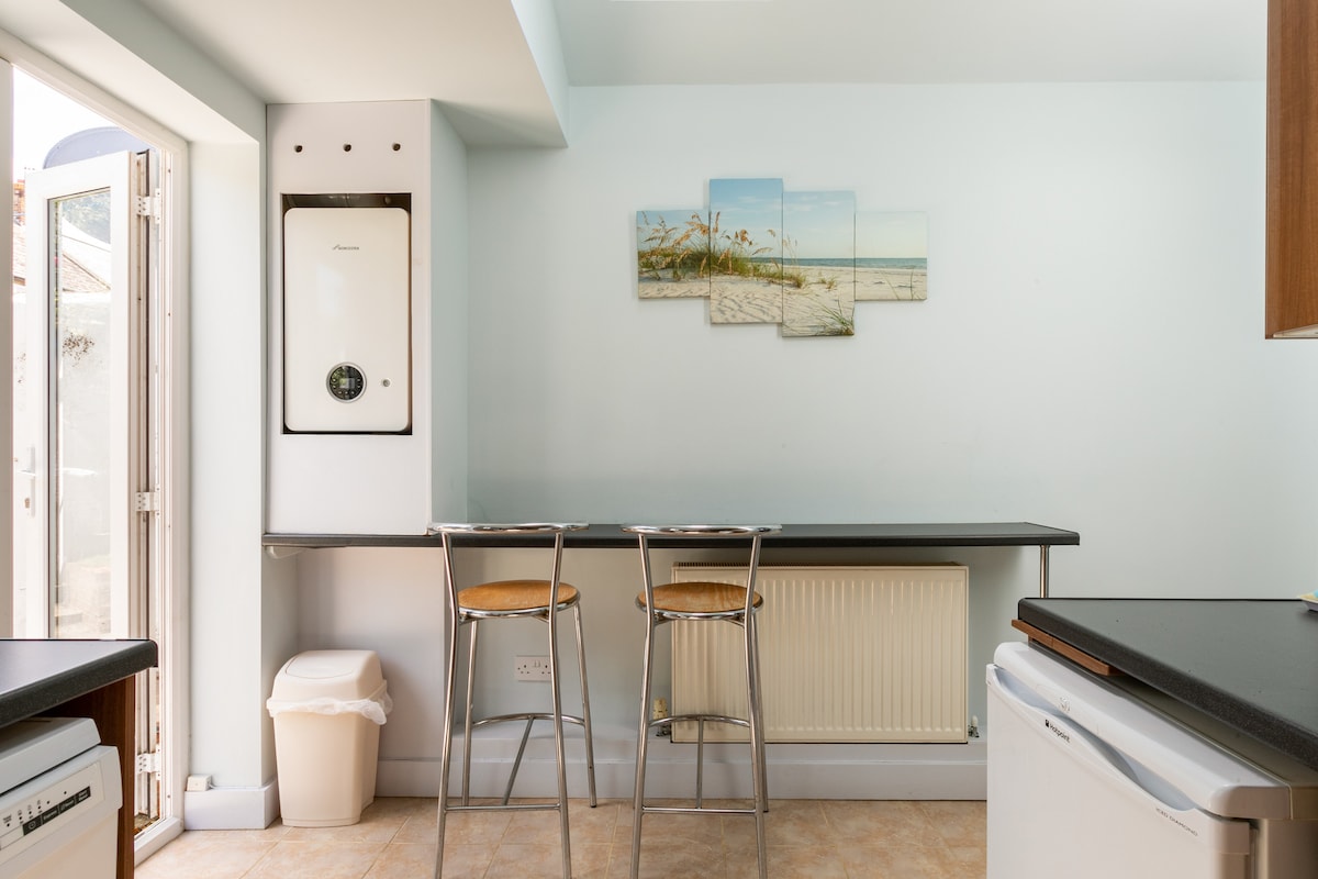 deal-spacious-cottage-pound1900-per-month-pet-friendly/