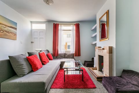 Deal-Spacious Cottage £1900 per month pet friendly image 2