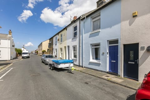Deal-Spacious Cottage £1900 per month pet friendly image 3