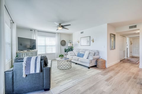 Magazine-Worthy Condo!