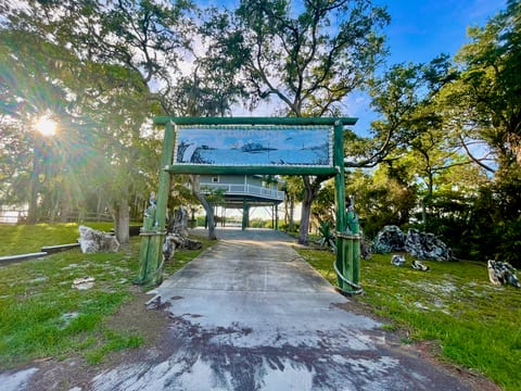 Entrance Gateway to Cloud 9